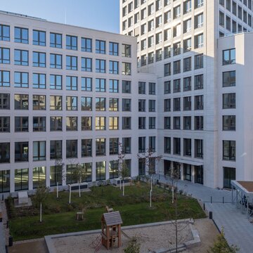 Das Quartier am Rathauspark verbindet Wohnen und Arbeiten in einem urbanen Umfeld.