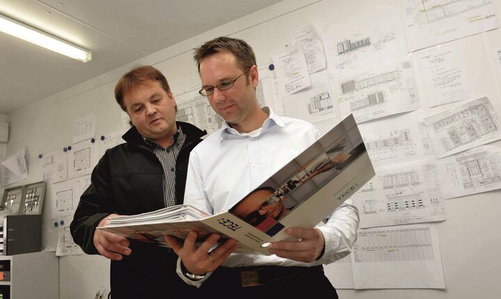 Evonik- Bauleiter Frank Lensen und TECE-Objektmanager Rainer Herding