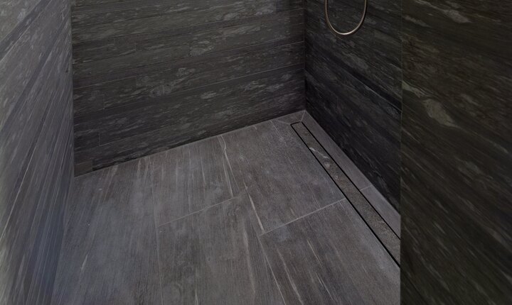 Shower channels made to measure, harmoniously and „inivisibly“ installed Image: TECE