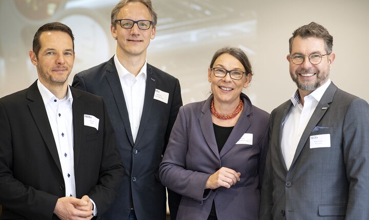 Die Referenten des Fachforums (v.l.): Dirk Dietz (Hewi), Marco Koch (Jung Pumpen), Ulrike Rau, Robert Schilling (TECE).