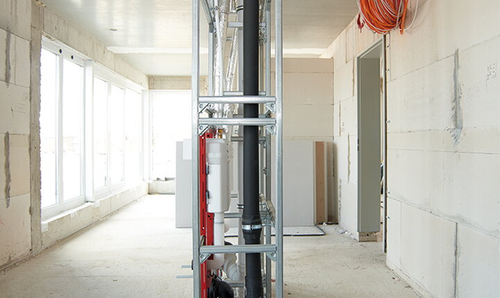 Für höhere Produktivität am Bau muss zukünftig viel stärker mit System gearbeitet werden. TECE kann auf 20 Jahre Erfahrung mit vorgefertigten Sanitärwänden und -schächten zurückgreifen.