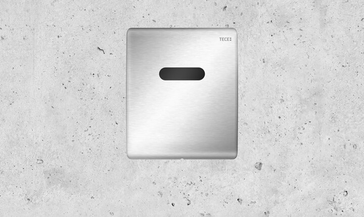 TECEplanus Urinal-Betätigungsplatte ist mit manueller oder elektronischer Auslösung speziell für den öffentlichen Bereich entwickelt worden.