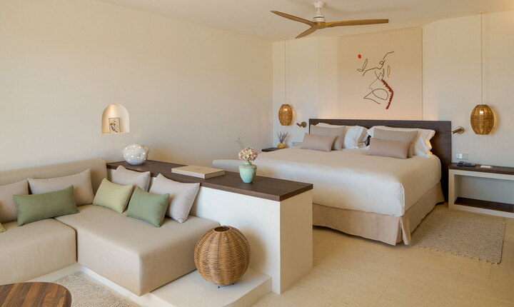 The design concept of the rooms and suites is characterised by warm, soft colours and furnishings made of natural materials as a homage to the Andalusian philosophy.