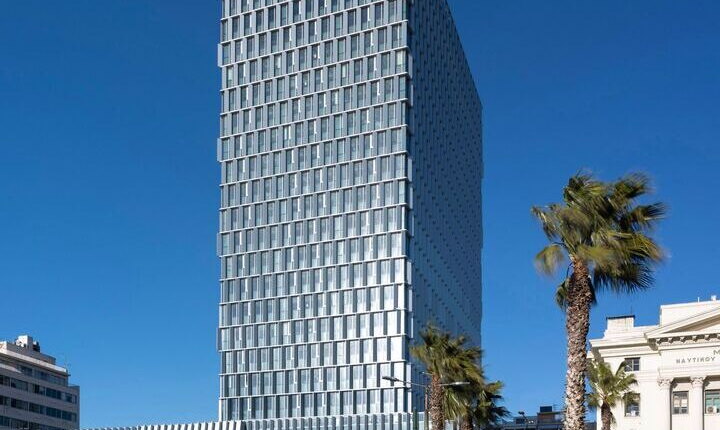 Piräus Tower Front