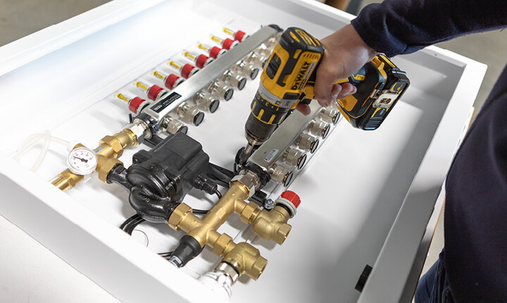 Prefabricerat TECEfloor fördelarskåp för vattenburen golvvärme