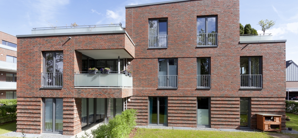 TECE Referenzen: Das Wohnbauprojekt „Tannenhof“ bedient die steigende Nachfrage im Großraum Hamburg. Auf dem Grundstück einer historischen Zimmerei entstanden 45 moderne Eigentumswohnungen.
