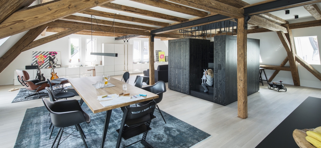 TECE references: A barn in danger of collapse, whose outer walls include the historic city wall, was transformed into a unique residential and office building.