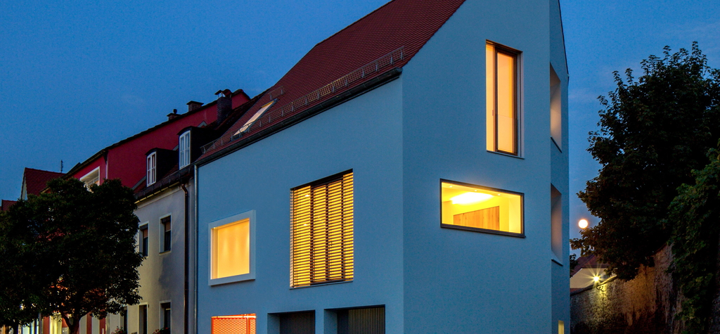 Das Stadthaus demonstriert, wie modernen Wohnen in der Altstadt aussehen kann. Foto: Petra Kellner