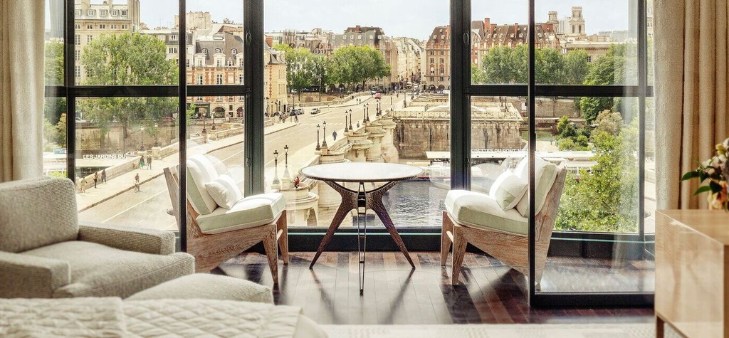 Keyvisual Hotel le Cheval Blanc Paris