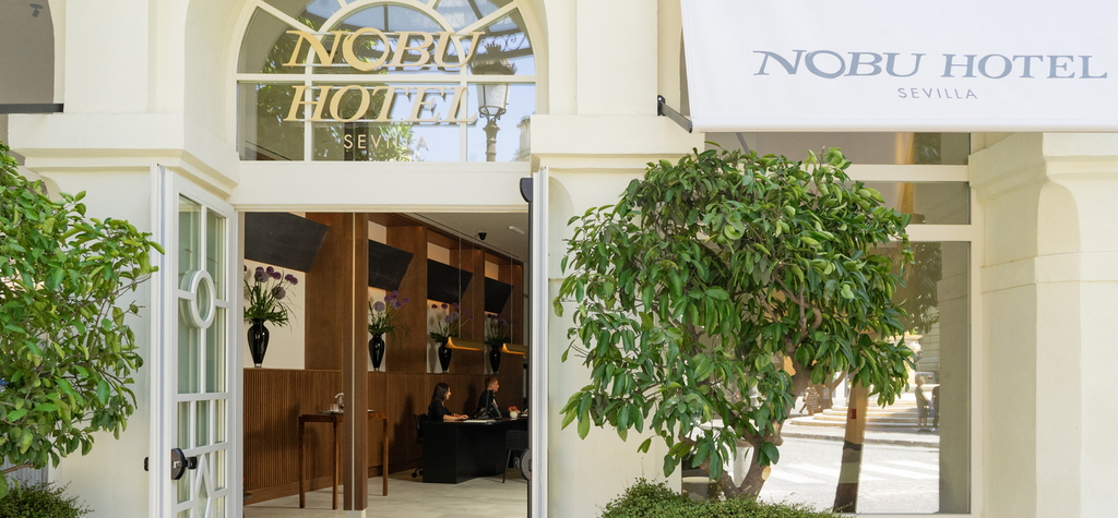 Nobu Hotels Entrance