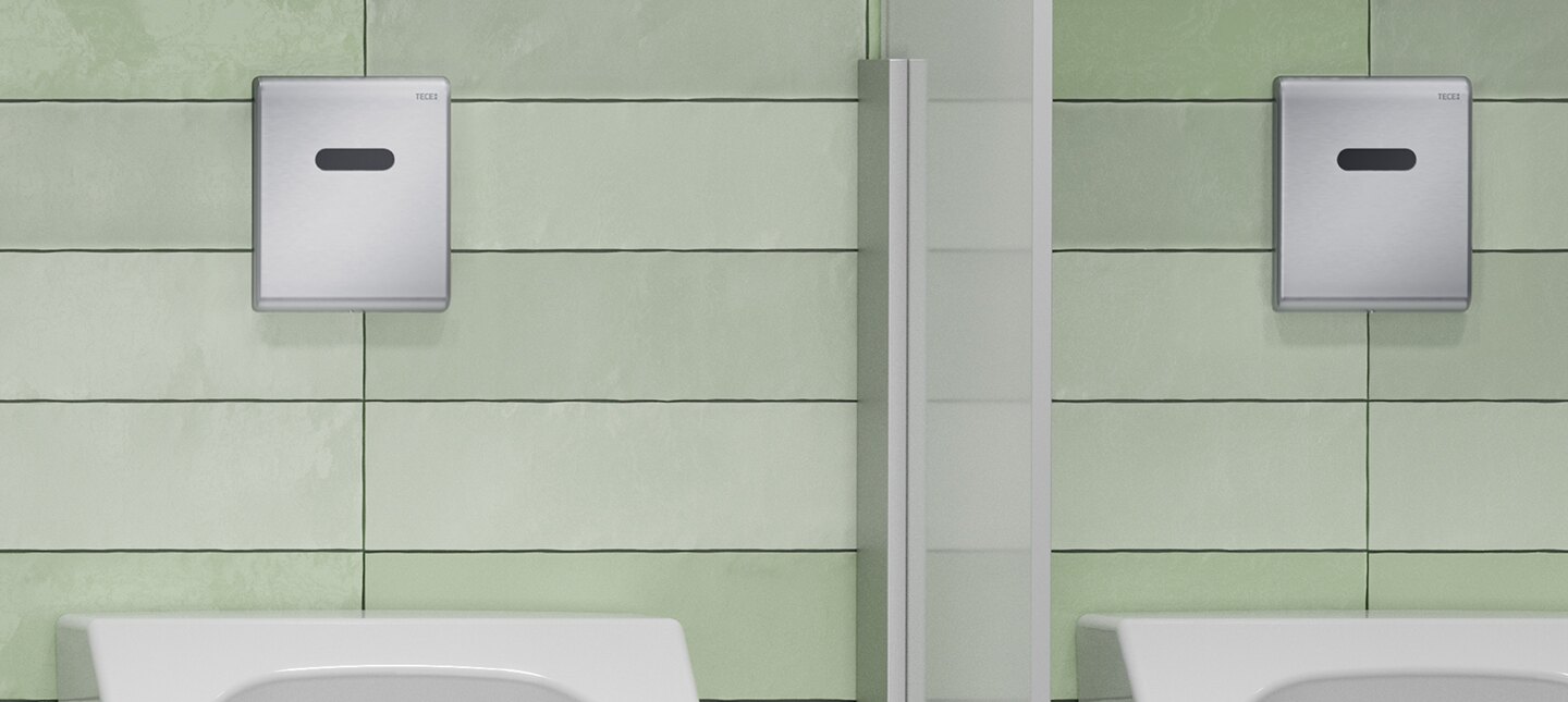 TECEplanus Urinal-Betätigungsplatte ist mit manueller oder elektronischer Auslösung speziell für den öffentlichen Bereich entwickelt worden.
