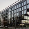 Die Stirnseiten des „Mercator One” verdrehen sich geschossweise um die beiden Gebäudespitzen,  sodass die Geschosse an keiner Stelle des Gebäudes direkt übereinanderstehen. © Jörg Hempel Fotografie