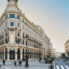 Ein majestätischer Turm krönt die keilförmige Spitze des Centro Canajelas. Die Gebäudehülle aus der Belle Époque wurde detailgetreu und umfangreich restauriert.